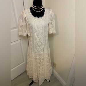 Chic Ivory Lace Wedding Dress